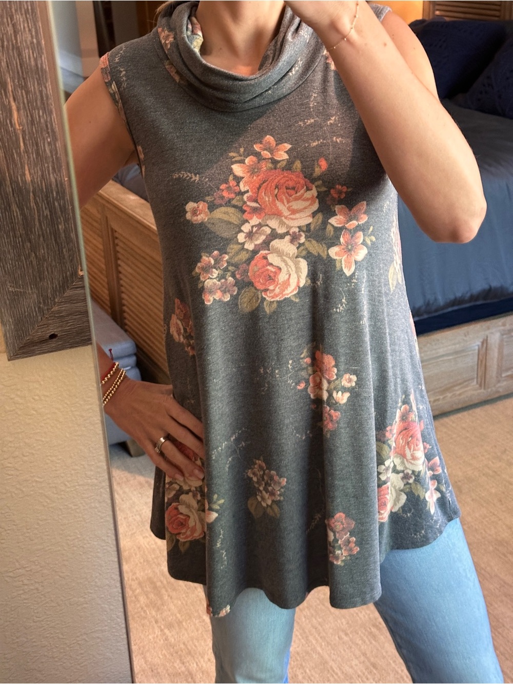 2/$10 or 3/$12 ❤️ Floral Sleeveless Cowl Neck Tunic Top